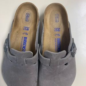 Boston Soft Footbed
Oiled Leather. COLOR:
Iron